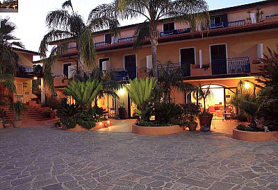 Hotel Grotticelle*** s polopenzí - Capo Vaticano