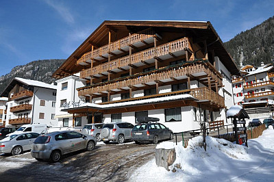 Hotel Engel*** s polpenziou - Canazei