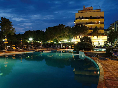 Hotel Ausonia *** s polpenziou - Milano Marittima