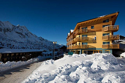 Hotel Delle Alpi**** s plnou penziou (Junior Suite, Family Room Deluxe a Suite Dolomiti di Brenta, Suite Ortles izby) - Passo Tonale