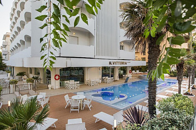 Hotel Vittoria **** s polopenzí - Riccione