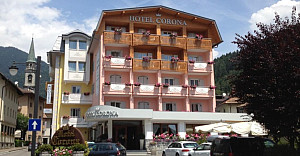Hotel Corona Wellness ***S s polpenziou - Pinzolo