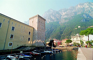 Vinařské oblasti Lago di Garda a opera ve Veroně - 100.výročí festivalu