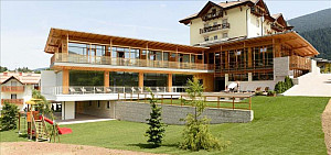 Hotel Corona Dolomites **** + s polpenziou - Andalo