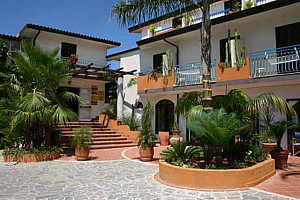 Hotel Grotticelle*** s plnou penziou - Capo Vaticano