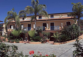 Hotel Grotticelle*** s plnou penziou - Capo Vaticano