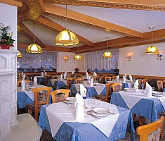 Hotel Sella Ronda a dependencia Serenella*** s polopenziou -  Campitello di Fassa