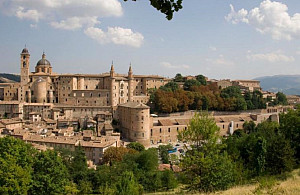 Za vínom i autami Ferrari, Kaplickým a mestami UNESCO