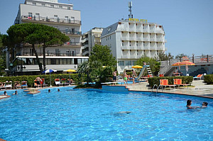 Hotel City *** s plnou penzí - Milano Marittima