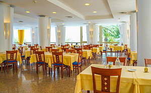Hotel Corallo *** s plnou penzí - Villa Rosa di Martinsicuro