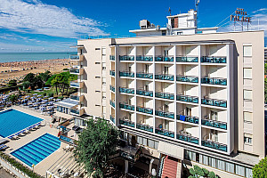 Hotel Palace **** s polopenzí - Bibione