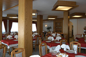 Hotel Canada *** s polopenzí - Andalo