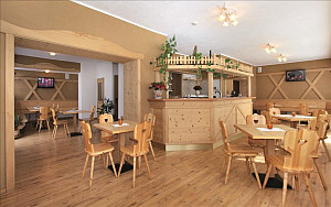 Hotel Dolomites Inn *** s polopenzí - Penia di Canazei Val di Fassa - foto 3