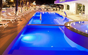 Hotel Vittoria **** s plnou penzí - Riccione