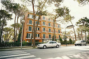 Hotel Des Bains *** s plnou penziou - Milano Marittima