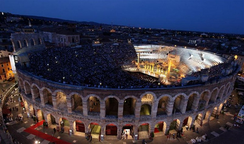 Vinařské oblasti Lago di Garda a opera ve Veroně - 100.výročí festivalu