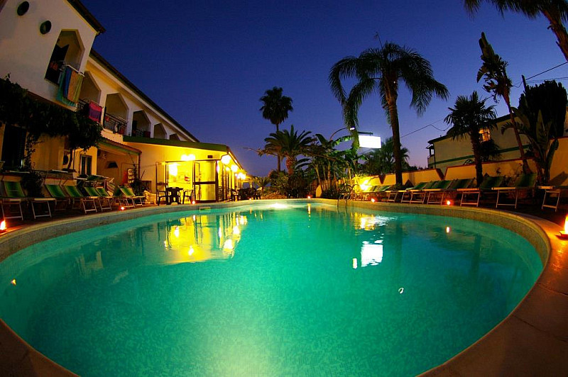 Hotel Marinella **** s plnou penziou - Capo Vaticano