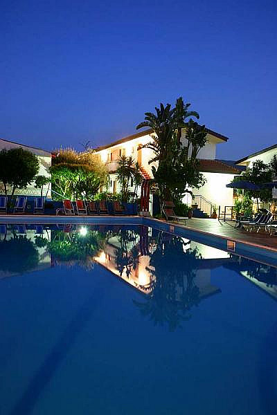 Hotel Grotticelle*** s plnou penziou - Capo Vaticano