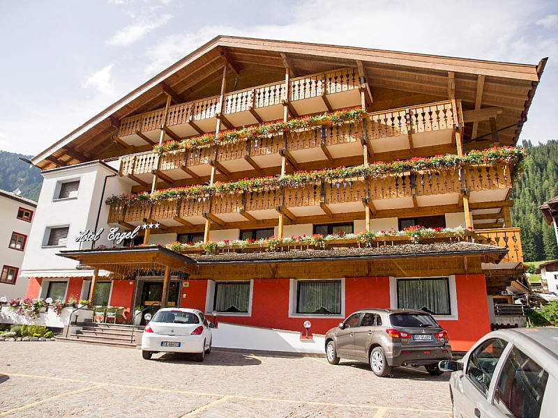 Hotel Engel*** s polopenzí - Canazei Val di Fassa - foto 1