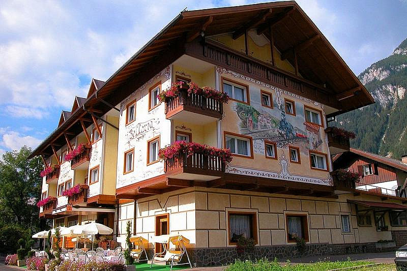 Hotel Bellaria***+ s polopenzí (čtyřlůžkový pokoj) - Predazzo