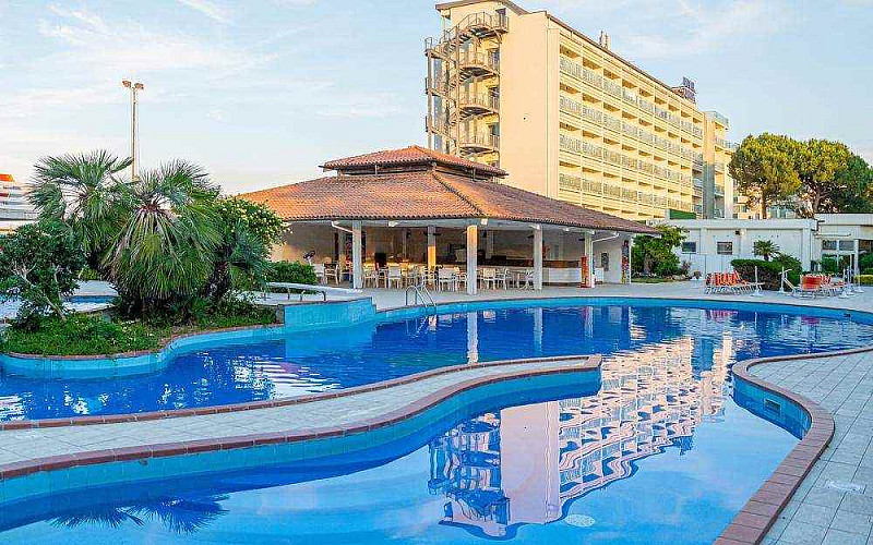 Hotel Ausonia *** s polpenziou - Milano Marittima