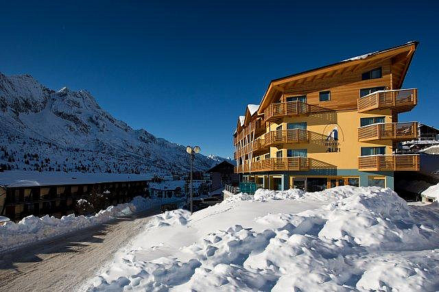 Hotel Delle Alpi **** s plnou penziou (Comfort a Deluxe a Family Room Comfort izby) - Passo Tonale