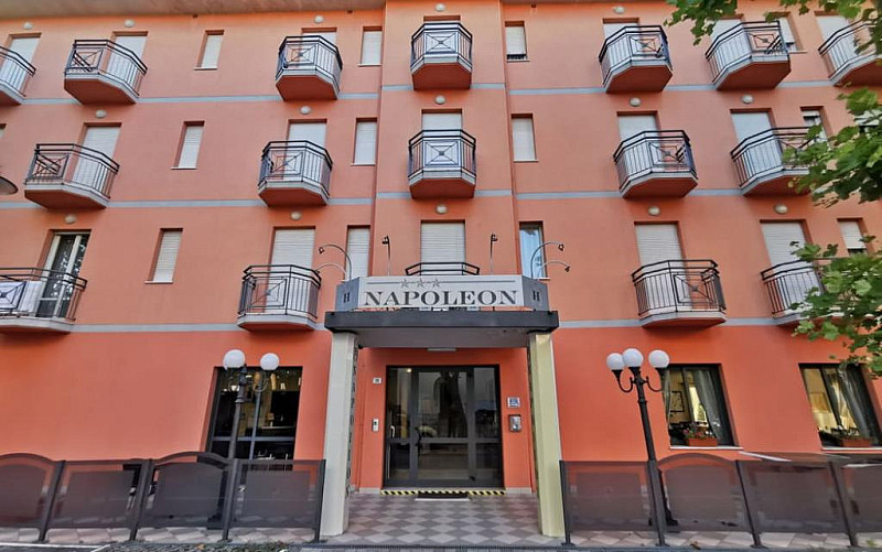 Hotel Napoleon *** s polpenziou - San Mauro Mare