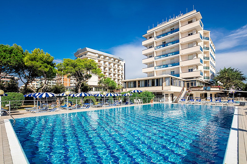 Hotel Palace **** s polopenzí - Bibione