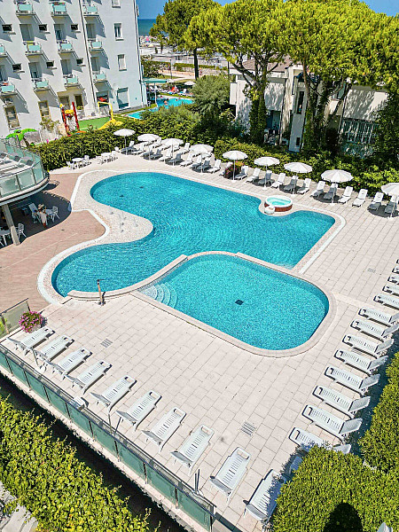 Hotel Luxor **** s polpenziou - Milano Marittima